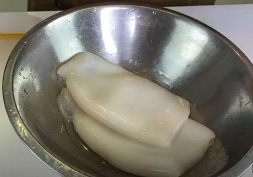 Кальмары фаршированные сыром и чесноком в духовке. Фаршированные кальмары, запеченные в духовке — самые вкусные рецепты