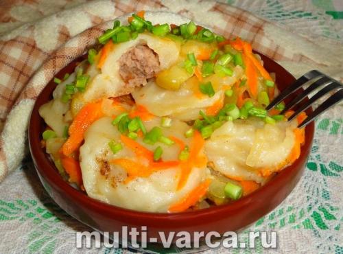 Тушеные пельмени с луком. Пельмени, тушеные с овощами в сметане 10