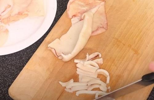 Кальмары в сметане с сыром. Кальмары в сметане — лучшие рецепты тушения в соусе на сковороде, в духовке