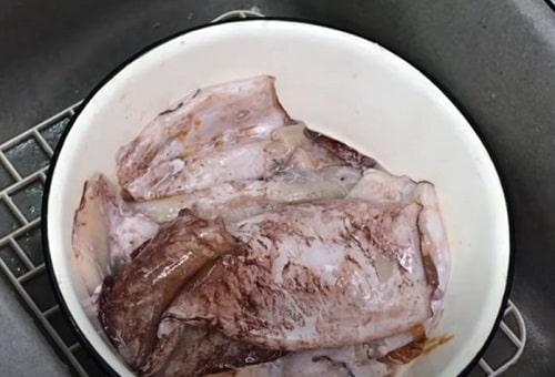 Кальмары в сметане с сыром. Кальмары в сметане — лучшие рецепты тушения в соусе на сковороде, в духовке