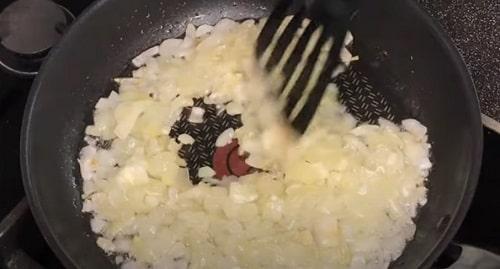 Кальмары в сметане с сыром. Кальмары в сметане — лучшие рецепты тушения в соусе на сковороде, в духовке