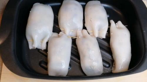 Запеченные кальмары. Фаршированный кальмар в духовке – 8 простых и вкусных рецептов