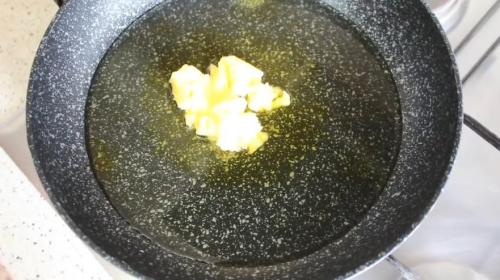 Пельмени в соусе на сковороде. Замороженные пельмени, жареные на сковороде без воды