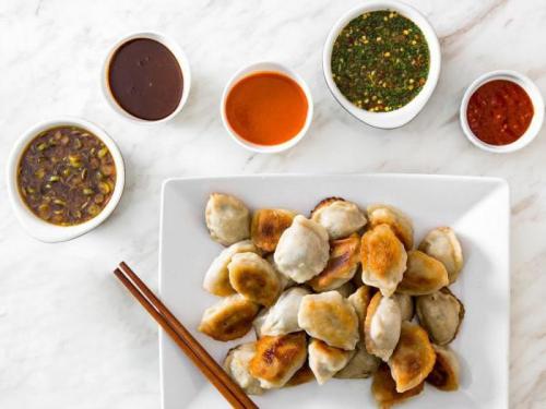 Пельмени в подливе. Соусы к пельменям, простые рецепты в домашних условиях