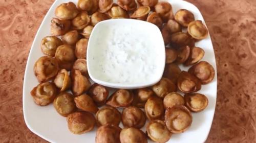 Пельмени в соусе на сковороде. Замороженные пельмени, жареные на сковороде без воды