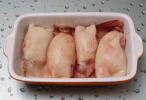 Фаршированный кальмар с рисом. Как приготовить кальмары, фаршированные рисом и яйцом — рецепт фаршированных кальмаров в духовке с пошаговыми фото