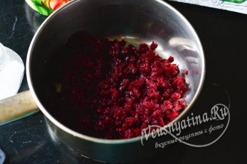 Как правильно упаковывать аджику из свеклы на зиму. Свекольная Аджика на зиму через мясорубку