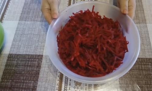 Можно ли делать аджику из свеклы на зиму без добавления соли. Салаты из свеклы на зиму: 7 очень вкусных рецептов Пальчики оближешь