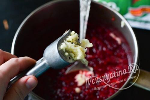 Как правильно упаковывать аджику из свеклы на зиму. Свекольная Аджика на зиму через мясорубку