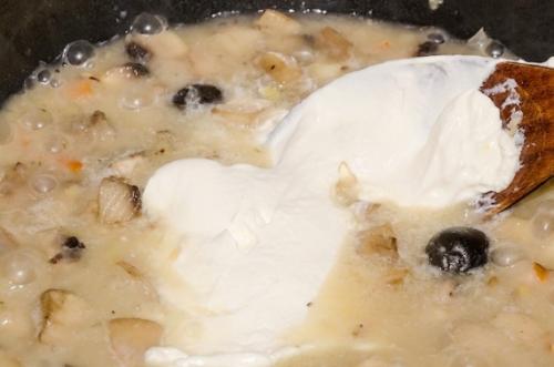 Тушеные кальмары с грибами. Кальмары с грибами в сметане