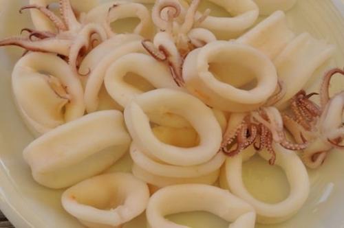 Тушеные кальмары с грибами. Кальмары с грибами в сметане