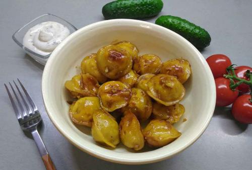 Пельмени на сковороде с соевым соусом. Как приготовить вкусные жареные пельмени — рецепт жареных пельменей с чесноком, имбирем и соевым соусом с пошаговыми фото