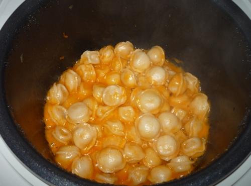 Пельмени в томатно-сметанном соусе на сковороде 02