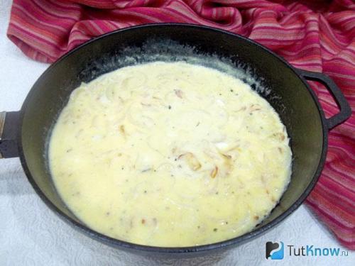 Пельмени под сырным соусом. Запеченные пельмени в яично-сливочном соусе 04