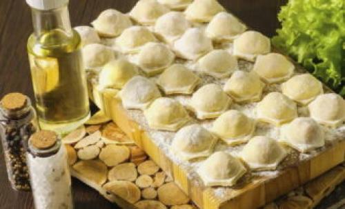 Пельмени с помидорами и яйцами. Жареные пельмени – 10 пошаговых рецептов на сковороде