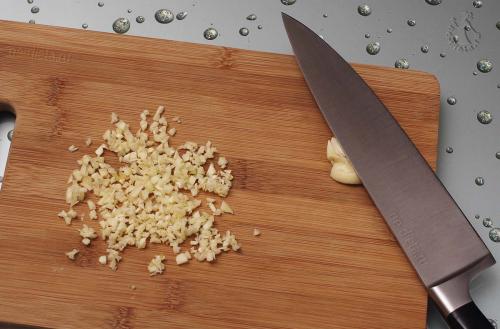 Жареные пельмени. Как приготовить вкусные жареные пельмени — рецепт жареных пельменей с чесноком, имбирем и соевым соусом с пошаговыми фото