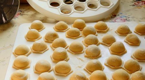 Жареные пельмени в соусе. Жареные пельмени в сметанном соусе 20