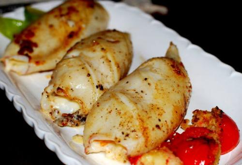 Что такое калмары сыром в духовке. Кальмары фаршированные с сыром запеченные в духовке