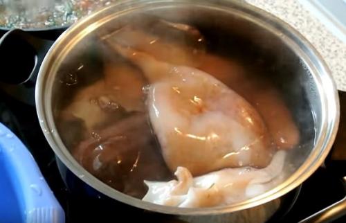 Что такое калмары сыром в духовке. Кальмары фаршированные с сыром запеченные в духовке