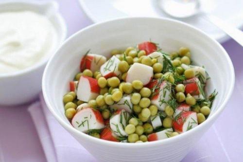 Салат из крабовых. Салаты с крабовыми палочками: 15 лучших рецептов