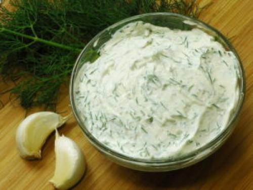 Пельмени в чесночном соусе. Соусы к пельменям, простые рецепты в домашних условиях