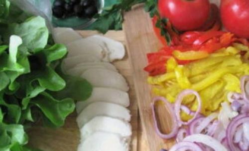 Тортилья с курицей и солеными огурцами. Тортилья — 10 рецептов с начинками в домашних условиях