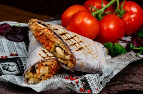 Шаурма со свининой и солеными огурцами. Шаурма в домашних условиях — 7 рецептов вкусной шавермы