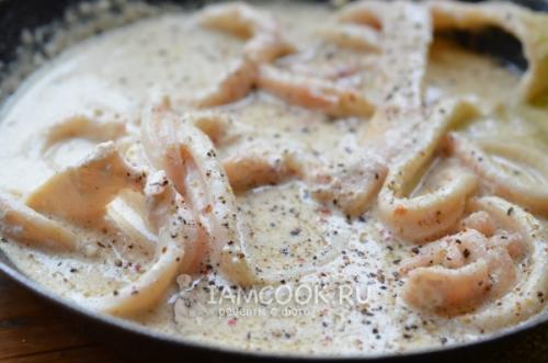 Вкусный и практичный: рецепт кальмара фаршированного в духовке в сметанном соусе 16