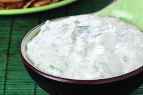 Можно ли добавить другие ингредиенты в сметанный соус. 10 рецептов вкусного сметанного соуса к салатам, мясу, гарнирам и не только