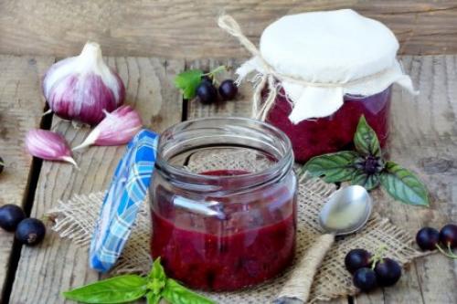 Можно ли добавить другие ингредиенты в сметанный соус. 10 рецептов вкусного сметанного соуса к салатам, мясу, гарнирам и не только