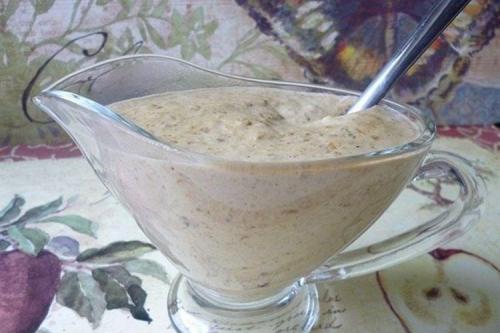 Можно ли добавить другие ингредиенты в сметанный соус. 10 рецептов вкусного сметанного соуса к салатам, мясу, гарнирам и не только