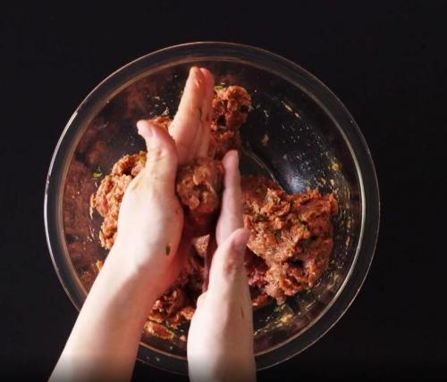 Шаурма с люля-кебаб и чесночным соусом. Что кладут в шаверму? 14 Шаурма с люля-кебаб и чесночным соусом. Что кладут в шаверму? 14