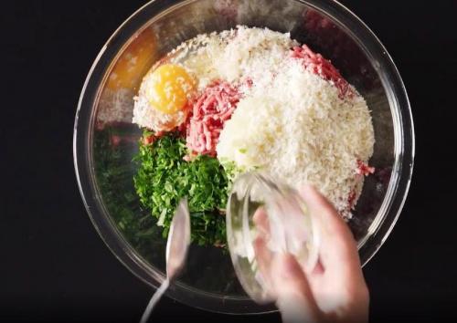 Шаурма с люля-кебаб и чесночным соусом. Что кладут в шаверму? 12 Шаурма с люля-кебаб и чесночным соусом. Что кладут в шаверму? 12