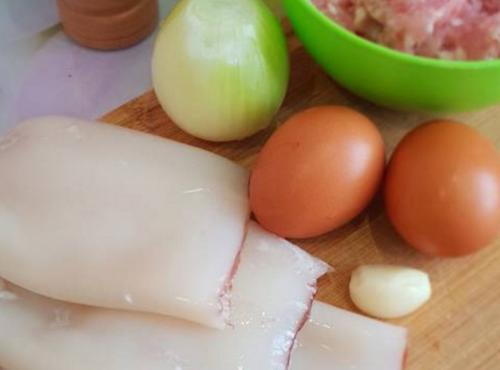 Какие ингредиенты используются для фарширования кальмаров