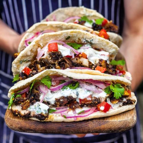 Чем отличается кебаб от шаурмы. Традиционный донер: как отличить от шаурмы 09 Чем отличается кебаб от шаурмы. Традиционный донер: как отличить от шаурмы 09