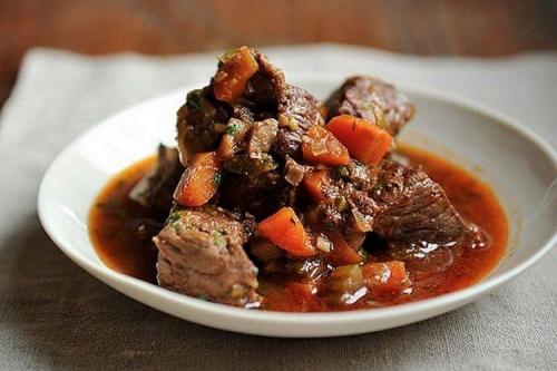 Говядина тушеная с овощами. 20 рецептов мягкой и сочной тушеной говядины