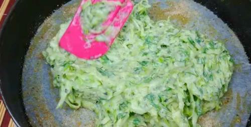 Пицца из кабачков с колбасой. Пицца из кабачков в духовке с сыром и помидорами — быстрые и вкусные рецепты кабачковой пиццы