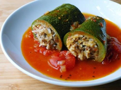 Фаршированные кабачки в мультиварке на пару. Фаршированные фаршем и другими начинками кабачки в мультиварке: рецепты с фото