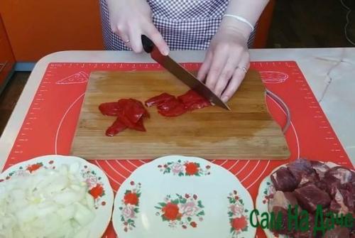 Гуляш из говядины в мультиварке без томатной пасты. Гуляш из говядины с подливкой без томатной пасты и помидоров — пошаговый рецепт