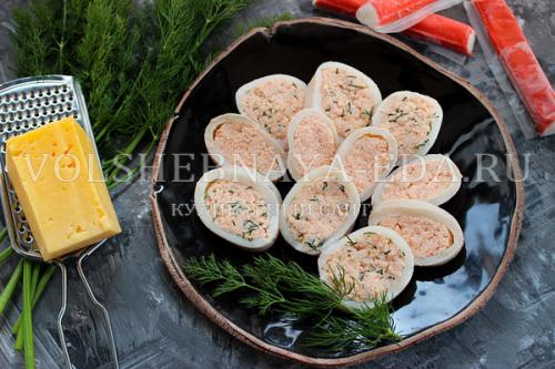 Как подавать кальмары фаршированные крабовыми палочками и сыром. Как приготовить