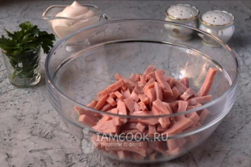 Вкусный и полезный: салат с ветчиной и болгарским перцем 01