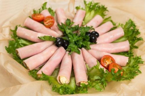 Как правильно нарезать ветчину для салата. 20 рецептов рулетиков из ветчины, от которых гости будут в восторге