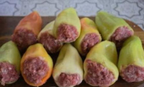 Замороженный фаршированный перец в мультиварке. Фаршированные перцы с фаршем и рисом в мультиварке Редмонд