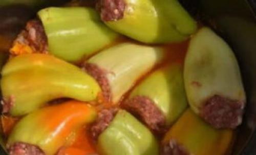 Замороженный фаршированный перец в мультиварке. Фаршированные перцы с фаршем и рисом в мультиварке Редмонд