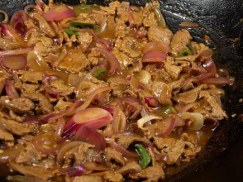 20 рецептов мягкой и сочной тушеной говядины. Нежная и сочная говядина тушеная с луком