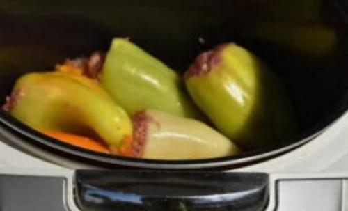 Замороженный фаршированный перец в мультиварке. Фаршированные перцы с фаршем и рисом в мультиварке Редмонд