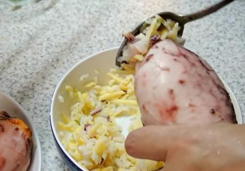 Кальмары фаршированные сыром в духовке. Кальмары фаршированные с сыром запеченные в духовке