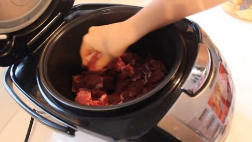 Говядина с картошкой и перцем в мультиварке. Рецепт тушеной картошки с мясом в мультиварке Поларис 12 Говядина с картошкой и перцем в мультиварке. Рецепт тушеной картошки с мясом в мультиварке Поларис 12
