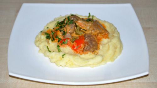 Говядина с перцем в мультиварке. Говядина с перцем и помидорами, тушеная в мультиварке