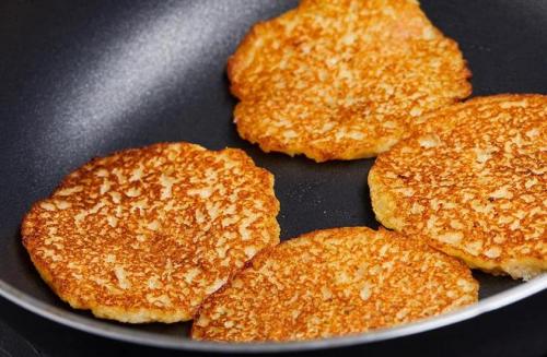 Вкусные и удобные драники с салом, картошкой и луком: рецепт и подсказки 01 Вкусные и удобные драники с салом, картошкой и луком: рецепт и подсказки 01